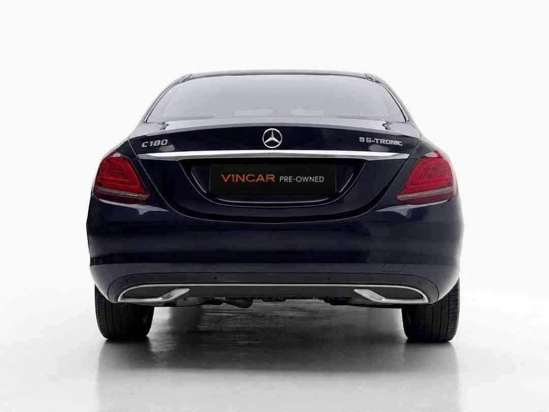 Mercedes-Benz C-Class Saloon C180 Avantgarde (A) (Category: Used Cars) located in Singapore. Submitted by vincar_pre-owned (Listing ID 1466176193, Image 3). Description: Agent unit. Extremely well maintained and taken care off by the previous owner! One of the most popular luxury sedans from Mercedes Benz! Smooth and powerful powertrain yet fuel efficient and low road tax. Contact us today to arrange a viewing at the V1ncar pre-owned showroom now