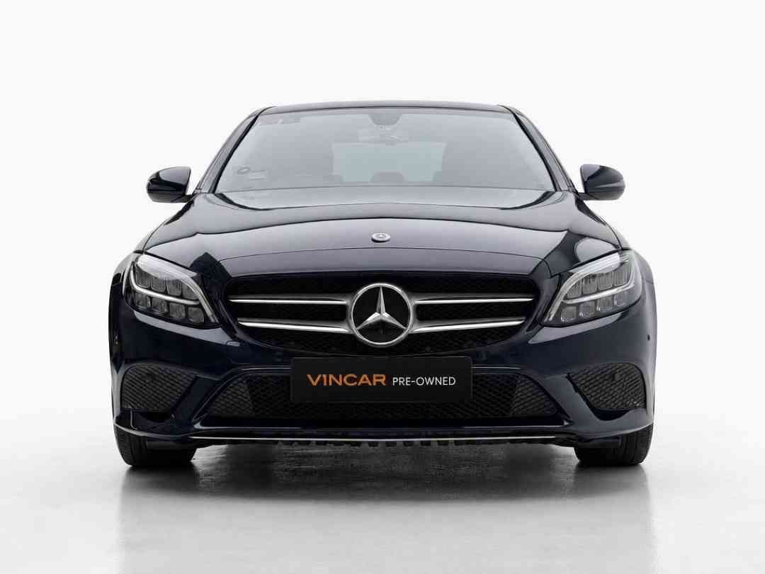 Mercedes-Benz C-Class Saloon C180 Avantgarde (A) (Category: Used Cars) located in Singapore. Submitted by vincar_pre-owned (Listing ID 1466176193, Image 1). Description: Agent unit. Extremely well maintained and taken care off by the previous owner! One of the most popular luxury sedans from Mercedes Benz! Smooth and powerful powertrain yet fuel efficient and low road tax. Contact us today to arrange a viewing at the V1ncar pre-owned showroom now