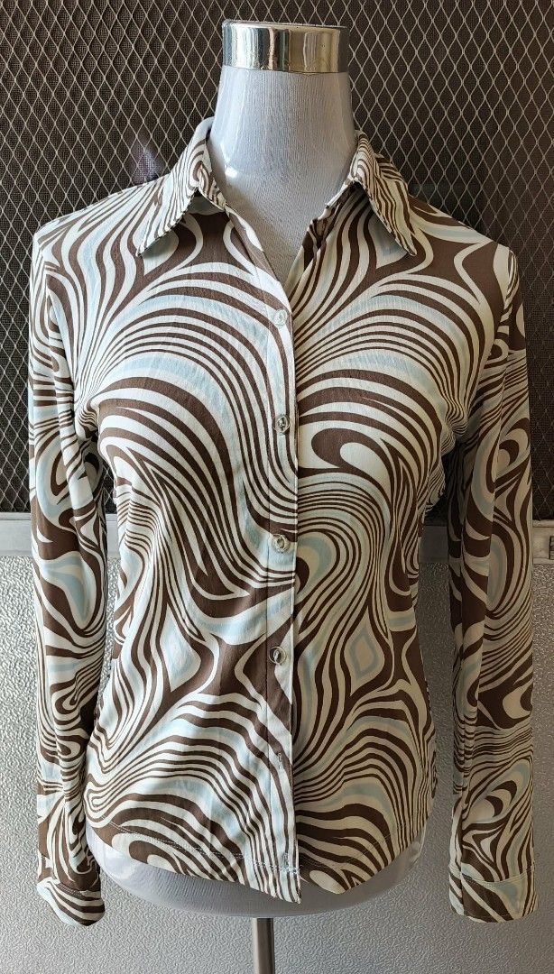 Mexxx Brown Swirl Pattern Button Down Blouse Size M (Category: Blouses) located in Cebu City. Submitted by violacloset (Listing ID 1466226172, Image 1). Description: Measurements: length: 22 1/2 width: 17.