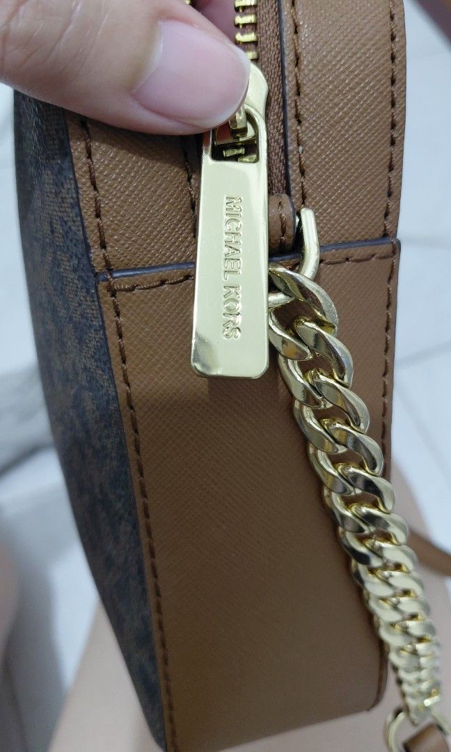 Michael Kors - Authentic (Category: Shoulder Bags) located in Pasig City. Submitted by janalopez904 (Listing ID 1466195733, Image 2). Description: Authentic, 100% Michael Kors, bought from New york USA - used twice during events only..