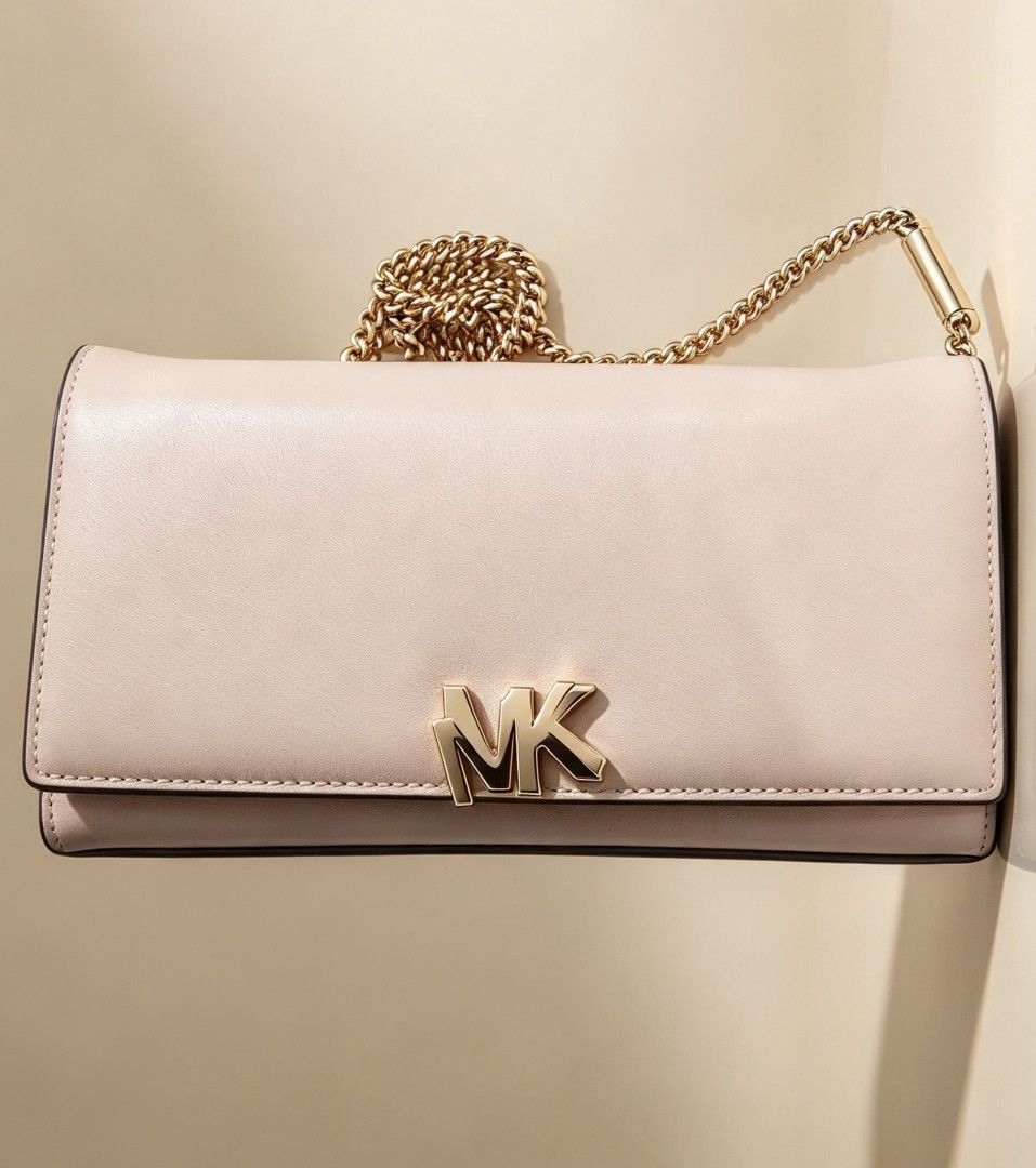 Michael kors bag💯 (Category: Cross-body Bags) located in Iloilo. Submitted by khonz (Listing ID 1466244408, Image 1). Description: no flaw orig sling.
