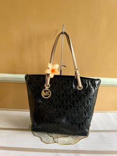 (Category: ) located in . Submitted by bellafashion08 (Listing ID 1466304867, Image 1). Description: .