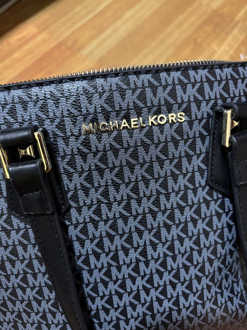 Michael Kors MK Monogram Tote Bag Black Grey (Category: Tote Bags) located in Manila. Submitted by _gnj_mrly_ (Listing ID 1466278241, Image 3). Description: Gifted to me on 2022 - Small signs of use on last 2 slides/pics Negotiable!.