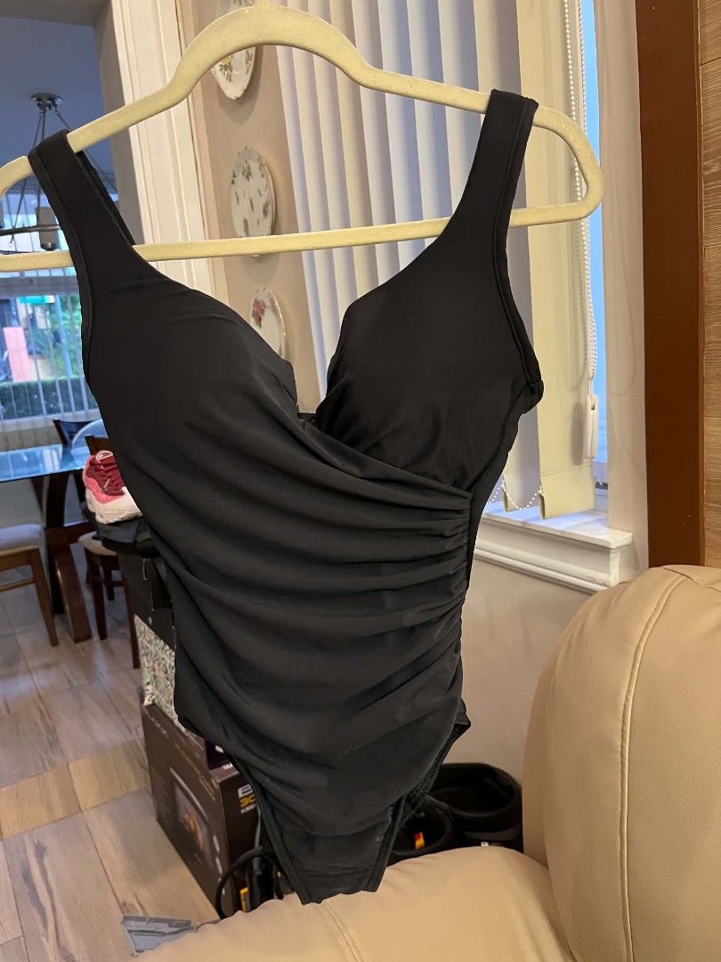 Miraclesuit (S) Dcup (Category: Bikinis & Swimsuits) located in Lucena. Submitted by fiercemoon-a25a79 (Listing ID 1466262707, Image 3). Description: super flattering.