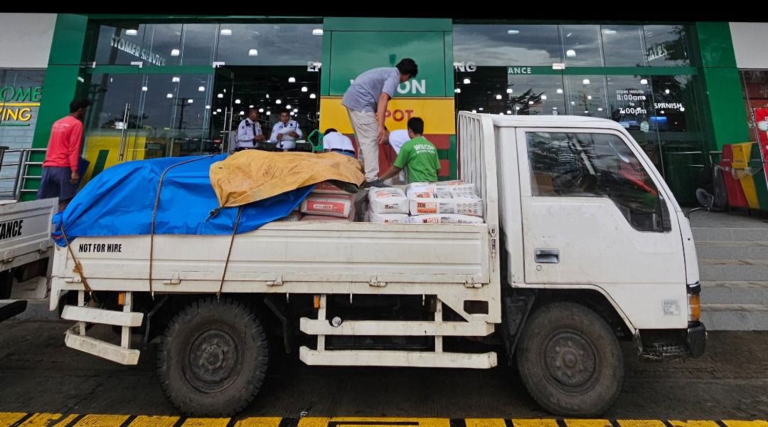 Mitsubishi canter 1995 10ft dropside (Category: Construction Tools & Equipment) located in Caloocan City. Submitted by butterflycarnival2026 (Listing ID 1466165188, Image 2). Description: - 1995 mitsubishi canter dropside 10FT - 4 wheeler - Coding monday number 1 ending in plate - Engine 4D31 B6 - Complete papers registered up to 2027.