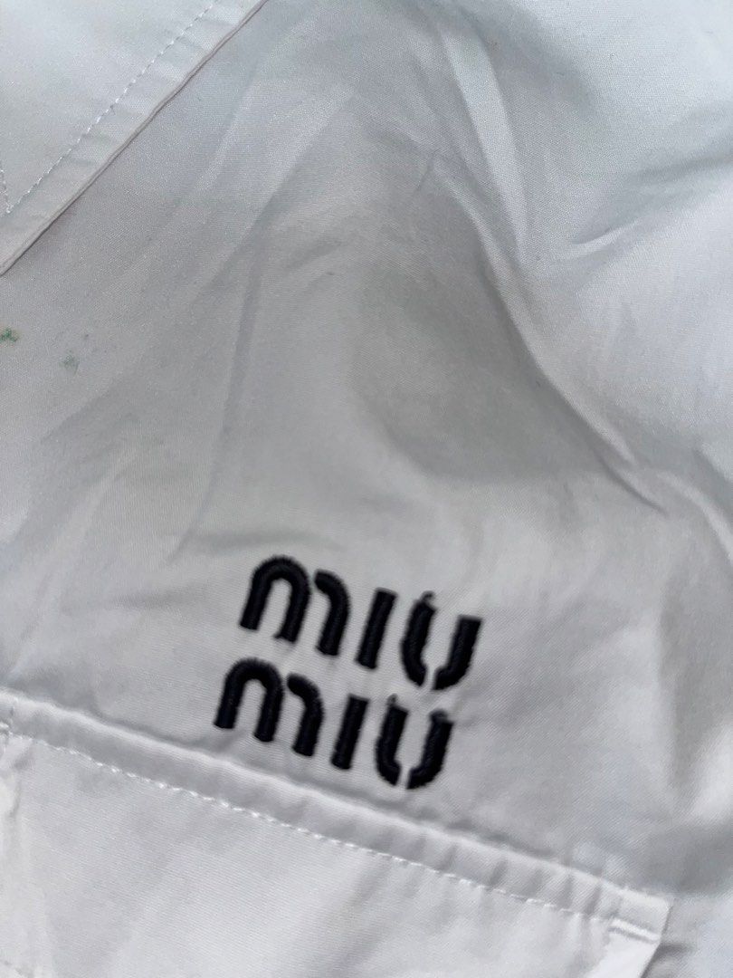 Miu miu (Category: Activewear) located in Manila. Submitted by nevahhbrokeagain (Listing ID 1466252817, Image 3). Description: Miu miu crop top Issue: last pic All details are posted excellent condition 19x16 750 only! 📥📥.