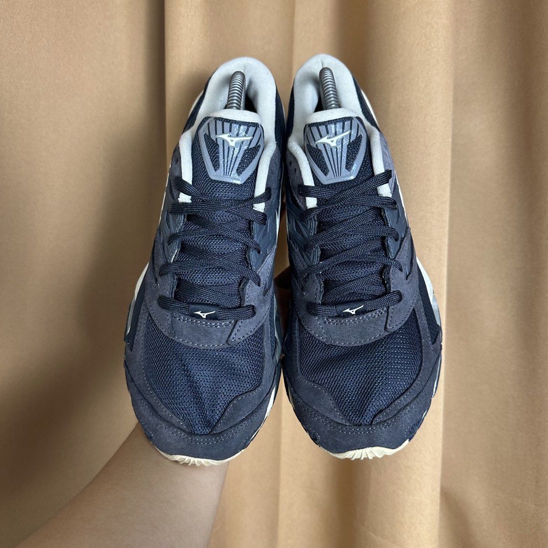 Mizuno Prophecy (Category: Sneakers) located in Don Carlos. Submitted by rabearcelj59593 (Listing ID 1466320255, Image 2). Description: .