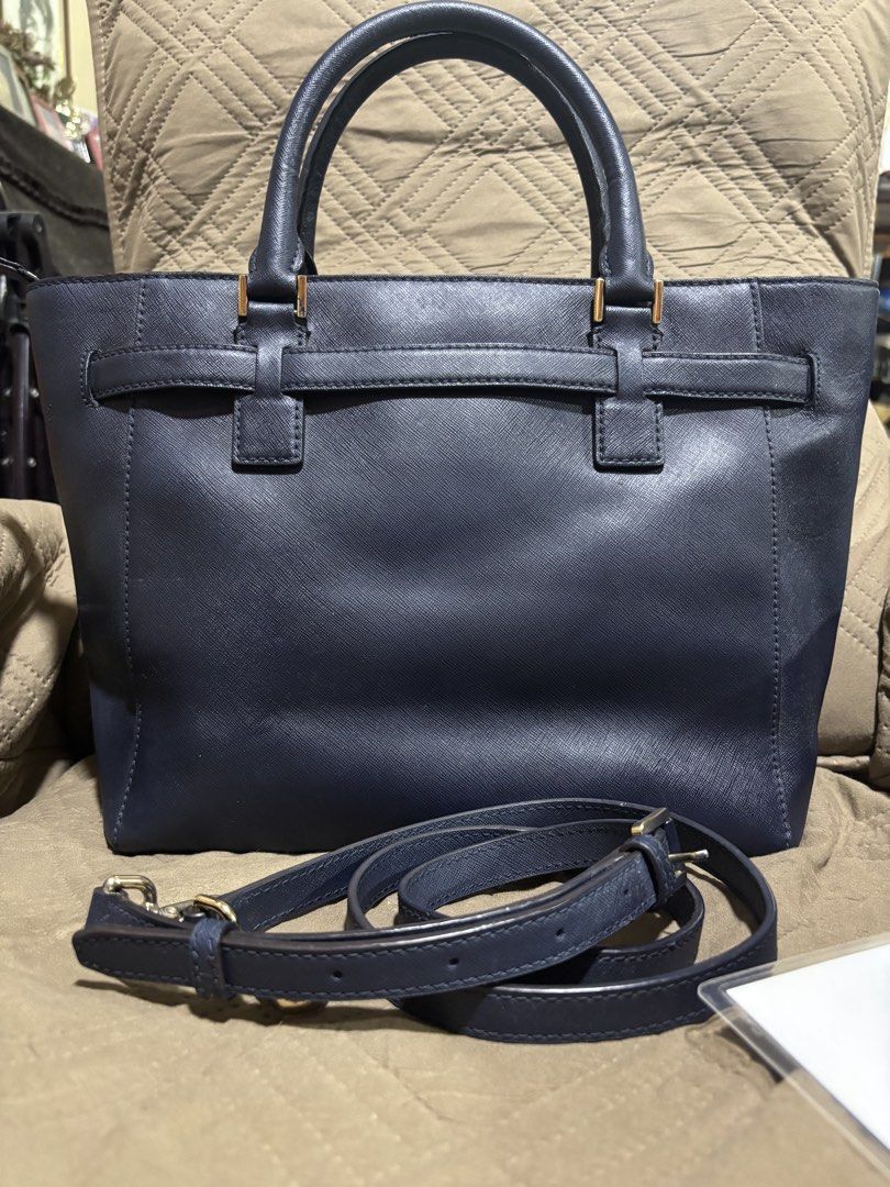Mk two way bag (Category: Luxury Bags & Wallets) located in Manila. Submitted by purselovemalate (Listing ID 1466286762, Image 2). Description: Minimal signs of use No major flaws.