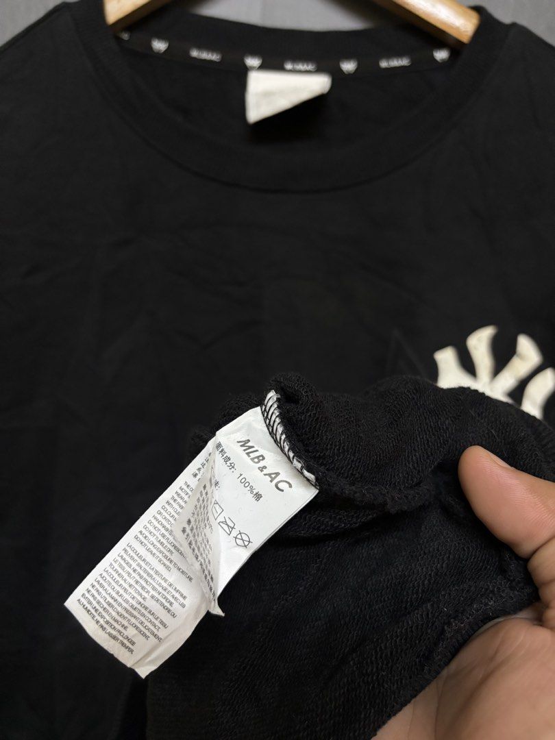 MLB (Category: Coats, Jackets and Outerwear) located in Cavite. Submitted by staythrifted.23 (Listing ID 1466162974, Image 3). Description: MLB AC X Large on 🏷️ Dimes : Length 28 Width 25 Like new Color rate 9.9/10 Design yung nasa print Hindi siya issue Issue : ❌ 📩📩📩 Loc. Cavite We ship nationwide Payment first 📌DISCLAIMER: We are not associated or affiliated with any brand posted. 📃ALL COPYRIGHT AND TRADEMARKS RESERVED TO THE ORIGINAL BRA