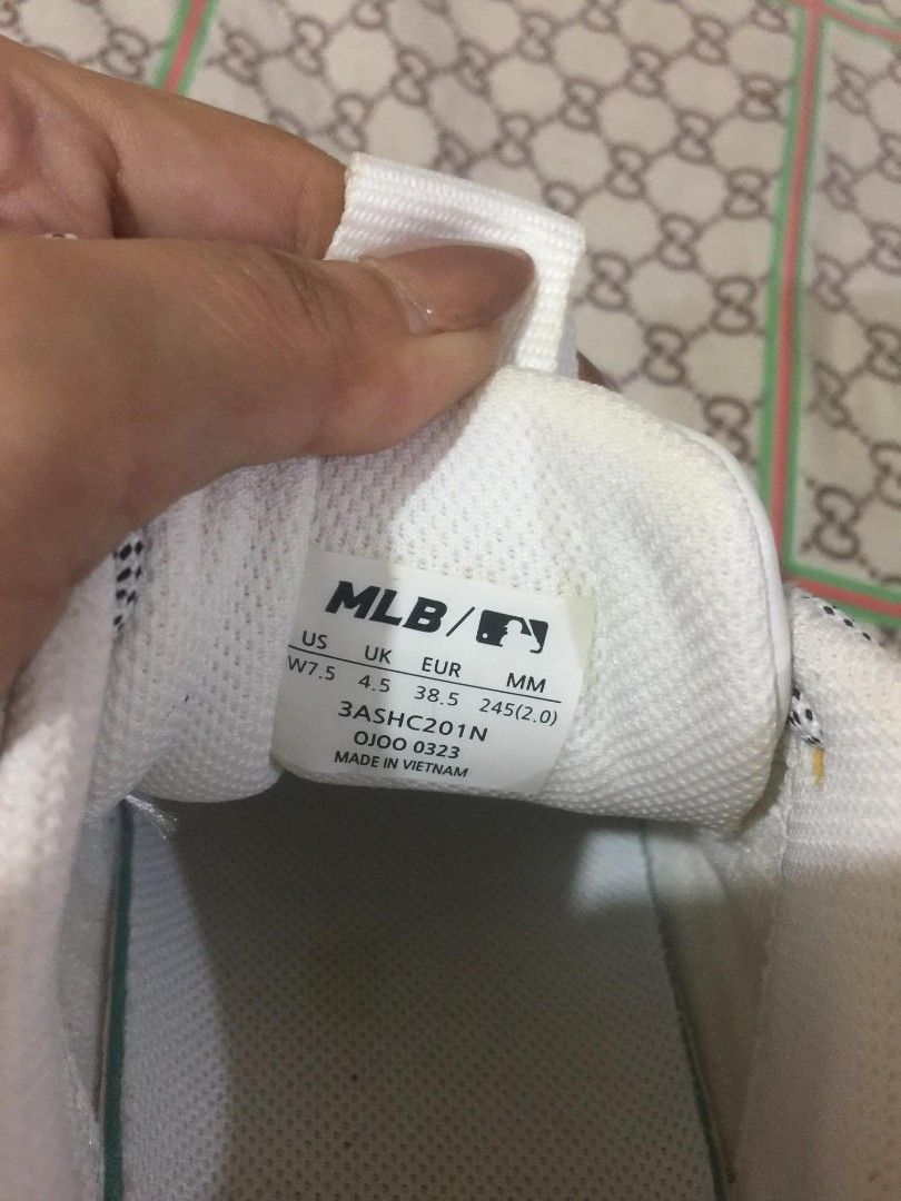 MLB LA Dodgers White Chunky Sneakers Size US 7.5 (Category: Sneakers) located in Del Monte. Submitted by emem25 (Listing ID 1466214325, Image 3). Description: - Brand: MLB Los Angeles Dodgers - Color: White with blue cursive branding - Style: Chunky sneakers with patterned laces - Size: US 7.5 / UK 4.5 / EUR 38.5 / 245mm - Condition: Clean overall, with minor yellowing around the collar area from regular wear.