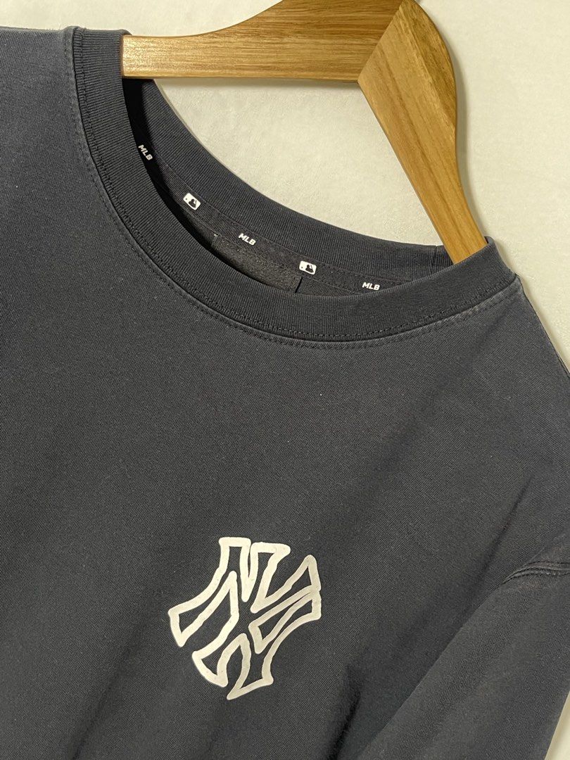 MLB Like Yankees Navy Graphic Shirt (Category: Tshirts & Polo Shirts ) located in Imus. Submitted by mochi.rella (Listing ID 1466330714, Image 3). Description: Navy MLB Like Yankees Good Condition | slight crack on back print M on tag | Fit L W 22 | L 27 .