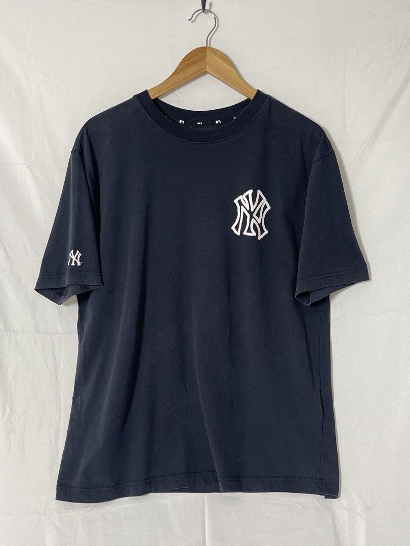 MLB Like Yankees Navy Graphic Shirt (Category: Tshirts & Polo Shirts ) located in Imus. Submitted by mochi.rella (Listing ID 1466330714, Image 1). Description: Navy MLB Like Yankees Good Condition | slight crack on back print M on tag | Fit L W 22 | L 27 .