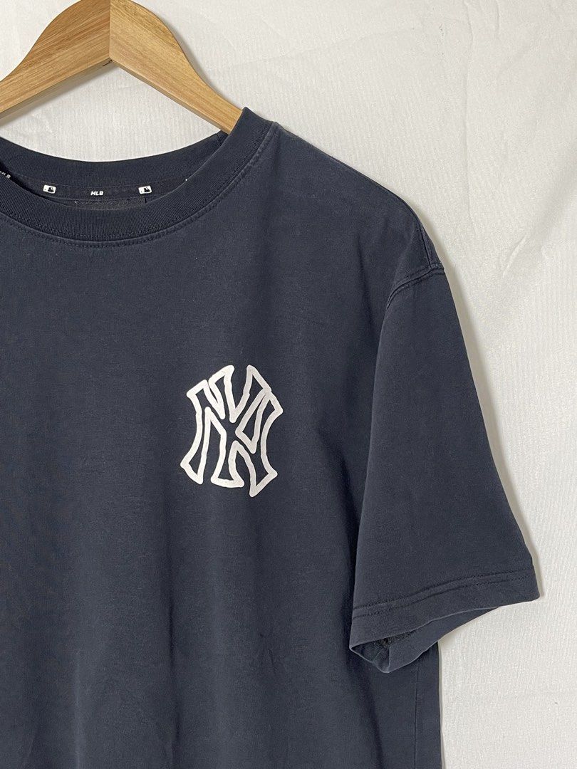 MLB Like Yankees Navy Graphic Shirt (Category: Tshirts & Polo Shirts ) located in Imus. Submitted by mochi.rella (Listing ID 1466330714, Image 2). Description: Navy MLB Like Yankees Good Condition | slight crack on back print M on tag | Fit L W 22 | L 27 .