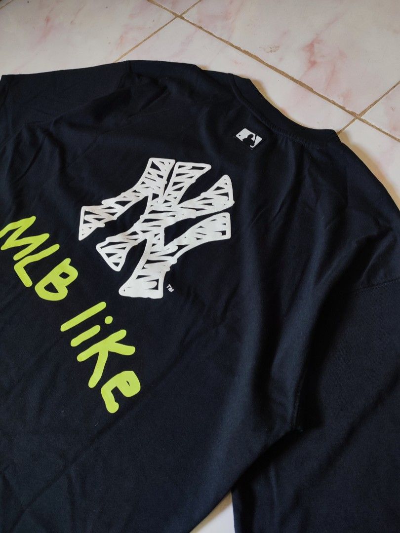 MLB T Shirt (Category: Tshirts & Polo Shirts ) located in Manila. Submitted by gianmartinez.1e1ac0 (Listing ID 1462064404, Image 2). Description: ₱450 + Sf Size: L Excellent condition, Like new No issues.