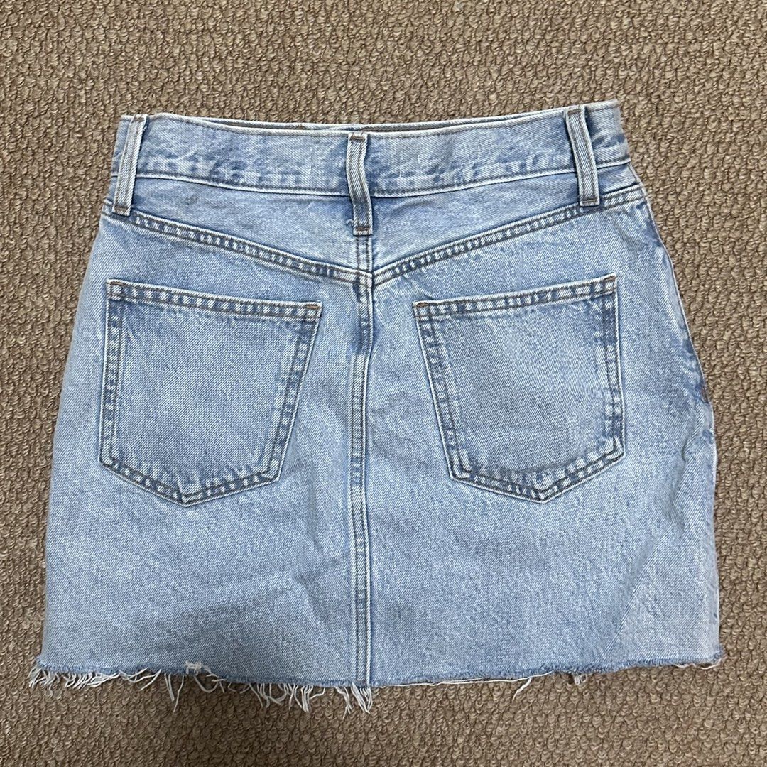 MNG Mango Light Wash Denim Skirt (Category: Skirts) located in Marikina City. Submitted by __iluvjk (Listing ID 1466299202, Image 2). Description: Mango sizing runs a bit big RFS: Decluttering SF c/o buyer.