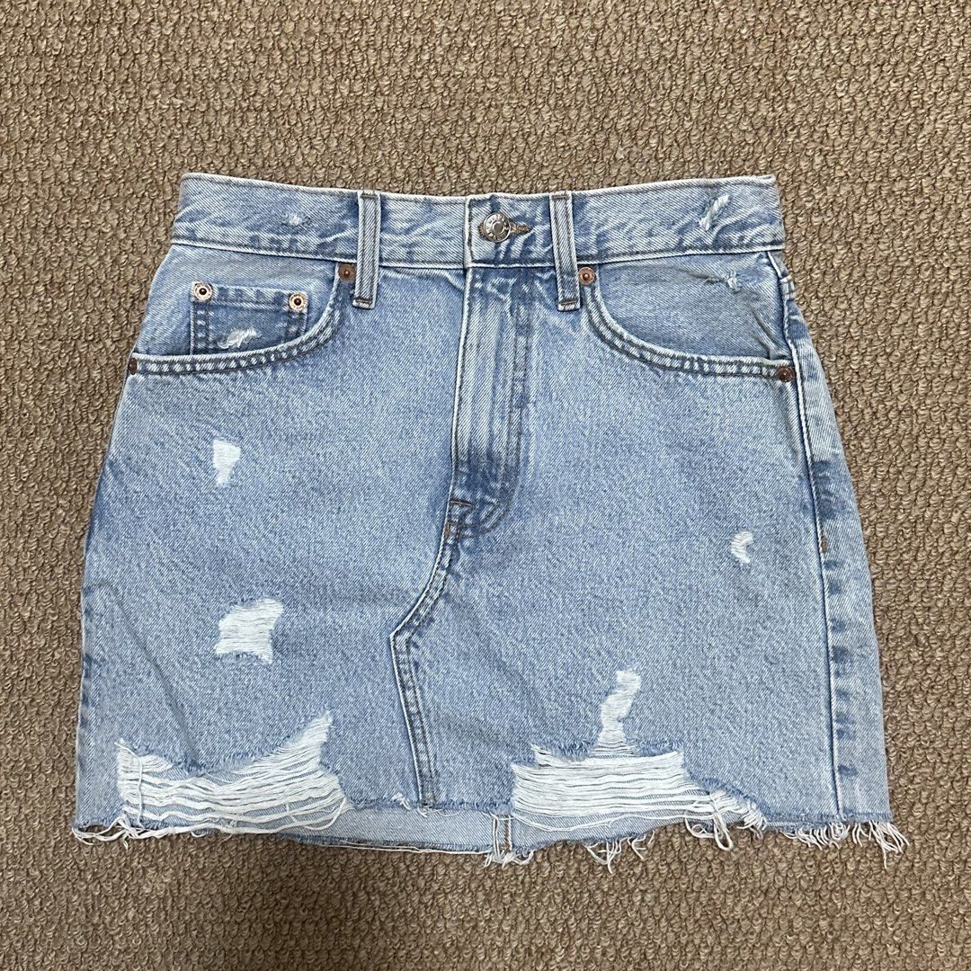 MNG Mango Light Wash Denim Skirt (Category: Skirts) located in Marikina City. Submitted by __iluvjk (Listing ID 1466299202, Image 1). Description: Mango sizing runs a bit big RFS: Decluttering SF c/o buyer.