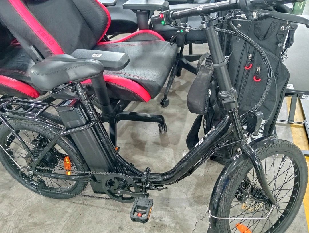 Motorbike good as new (Category: Everything Else Others) located in Manila. Submitted by elaine838 (Listing ID 1466186374, Image 3). Description: Electric folding bike w/ chair, adapt, and key.