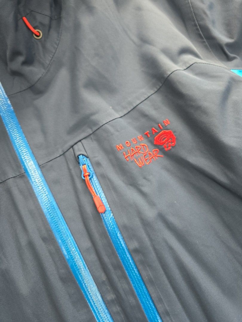 Mountain Hardware Outer Jacket (Category: Coats, Jackets and Outerwear) located in Iba. Submitted by conditionexcellente (Listing ID 1466197939, Image 2). Description: .