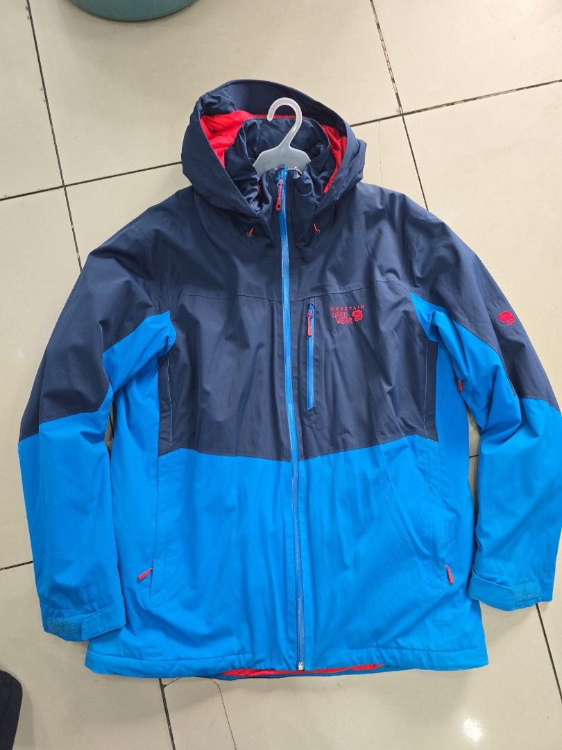 Mountain Hardware Outer Jacket (Category: Coats, Jackets and Outerwear) located in Iba. Submitted by conditionexcellente (Listing ID 1466197939, Image 1). Description: .