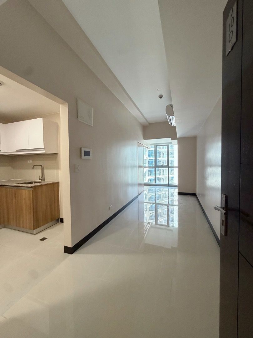 MOVE IN READY - 1BR IN BGC (Category: Apartments & Condos) located in Taguig. Submitted by dacanayglad29 (Listing ID 1466230856, Image 3). Description: MOVE IN READY 1BR IN BGC!! 💳 Reserve your unit for only ₱60,000! UPTOWN PARKSUITES TOWER 2 📍 8th Avenue, Uptown Bonifacio, Taguig City ✨ READY FOR OCCUPANCY / RENT-TO-OWN CONDO IN BGC 🏠 FOR SALE: 1 BEDROOM WITH BALCONY | 37 SQM 🔥 CASH TERM PROMO – 25% DISCOUNT! - 11.4M RENT-TO-OWN TERMS: ✅ 10%