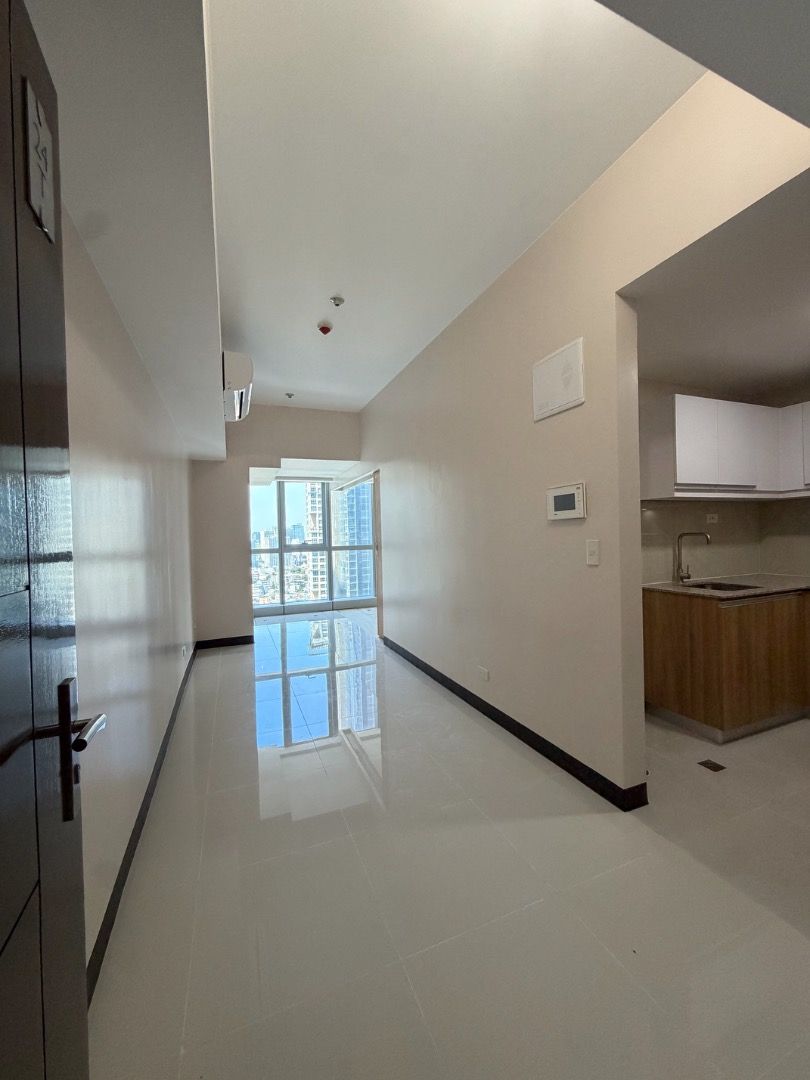 MOVE IN READY - 1BR IN BGC (Category: Apartments & Condos) located in Taguig. Submitted by dacanayglad29 (Listing ID 1466232110, Image 3). Description: AFFORDABLE 1BR IN BGC!! 💳 Reserve your unit for only ₱60,000! Located in UPTOWN PARKSUITES TOWER 1, 8th Avenue, Uptown Bonifacio, Taguig City 1 BEDROOM WITH BALCONY | 37 SQM 🔥 CASH TERM PROMO – 25% DISCOUNT! - 11.7M FINAL PRICE RENT-TO-OWN TERMS: ✅ 10% down payment to move in — only ₱1.3M ✅ 36 m