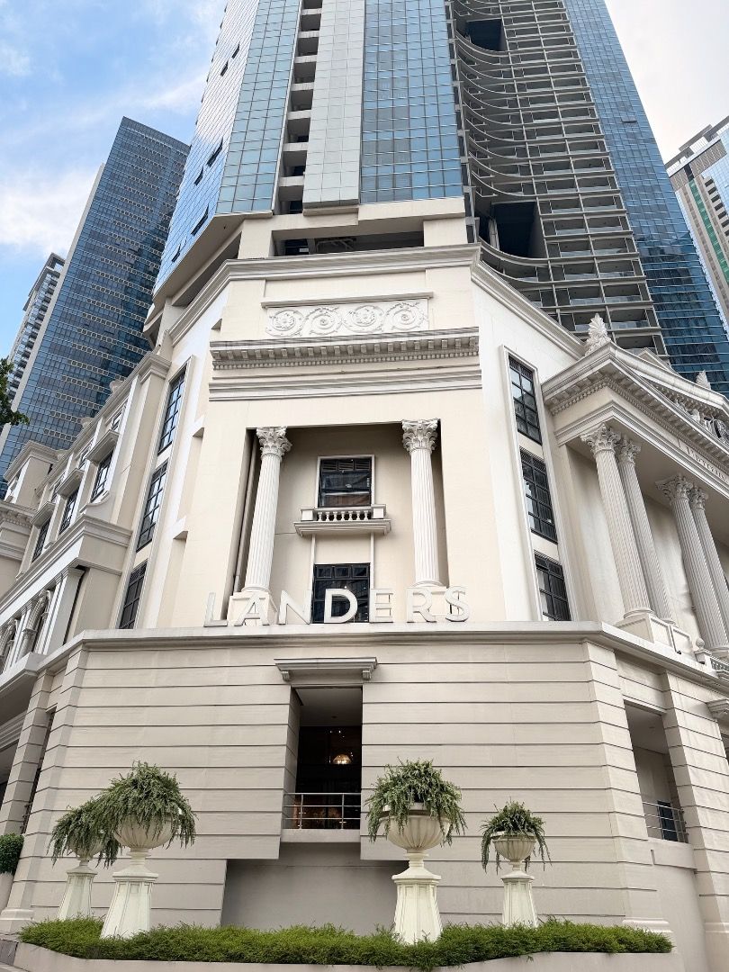 MOVE IN READY - 1BR IN BGC (Category: Apartments & Condos) located in Taguig. Submitted by dacanayglad29 (Listing ID 1466232110, Image 2). Description: AFFORDABLE 1BR IN BGC!! 💳 Reserve your unit for only ₱60,000! Located in UPTOWN PARKSUITES TOWER 1, 8th Avenue, Uptown Bonifacio, Taguig City 1 BEDROOM WITH BALCONY | 37 SQM 🔥 CASH TERM PROMO – 25% DISCOUNT! - 11.7M FINAL PRICE RENT-TO-OWN TERMS: ✅ 10% down payment to move in — only ₱1.3M ✅ 36 m