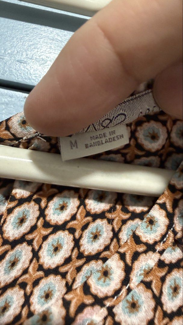 M&S Collection Brown Patterned Sleeveless Blouse Size M (Category: Blouses) located in Quezon City. Submitted by amogz (Listing ID 1466325031, Image 3). Description: M&S Collection sleeveless brown blouse in Medium with a geometric print, flutter ruffle cap sleeves, and keyhole back closure. Lightweight and versatile for work or casual wear..
