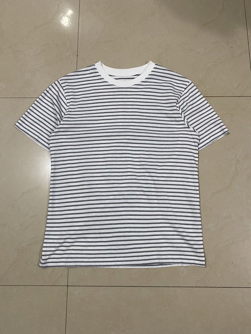 MUJI WHITE STRIPES CREWNECK TEE (Category: Tshirts & Polo Shirts ) located in Talisay. Submitted by hustlethrift_2600 (Listing ID 1466207963, Image 1). Description: MUJI WHITE STRIPES CREWNECK TEE SMALL ON TAG BEST FIT M 20-21 W 26.5 L EXCELLENT CONDITION 9.9/10 COLOR RATE NO ISSUE - 449 🏷️.