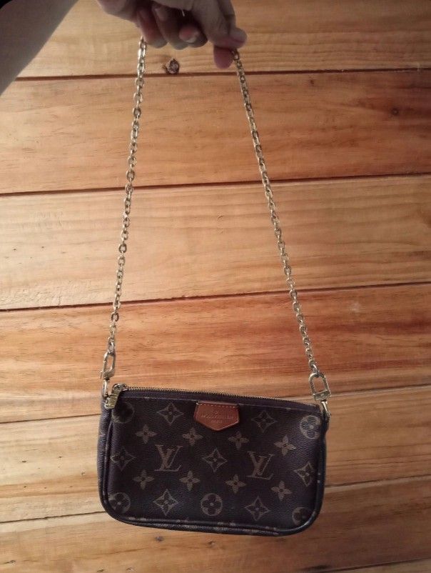 Multi Pochette Accessoires Monogram Canvas crossbody bag❣️ (Category: Luxury Bags & Wallets) located in Danao, Cebu. Submitted by wildbear-27a149 (Listing ID 1466196266, Image 3). Description: Multi Pochette Accessoires Monogram Canvas crossbody bag. 📌Preloved 📌Authenticity not Guarantee.
