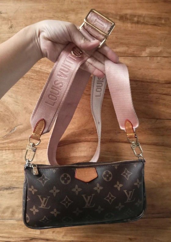 Multi Pochette Accessoires Monogram Canvas crossbody bag❣️ (Category: Luxury Bags & Wallets) located in Danao, Cebu. Submitted by wildbear-27a149 (Listing ID 1466196266, Image 1). Description: Multi Pochette Accessoires Monogram Canvas crossbody bag. 📌Preloved 📌Authenticity not Guarantee.