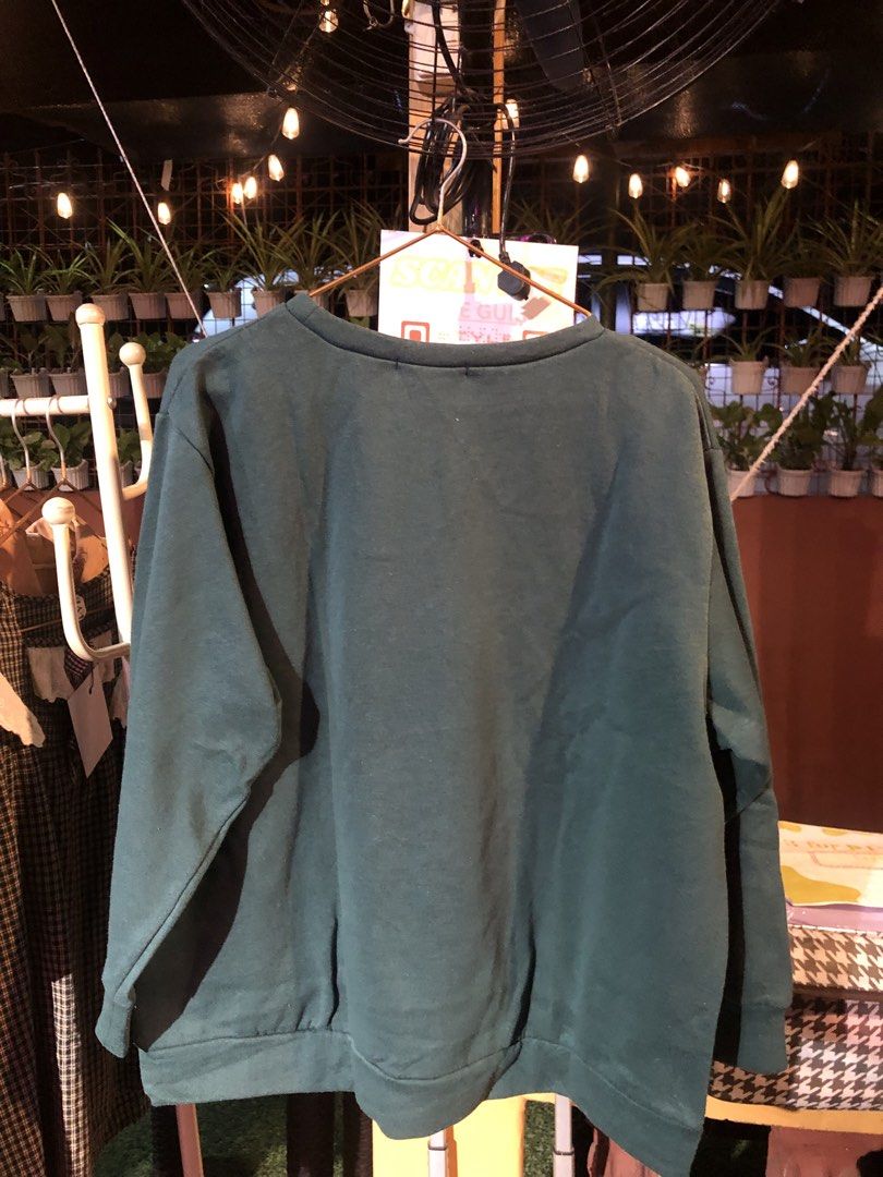 MUMU & Co. Dark Green Sweatshirt (Category: Coats, Jackets and Outerwear) located in Cauayan City . Submitted by wholly.craaaft (Listing ID 1466191053, Image 3). Description: Green long-sleeve sweatshirt from MUMU & Co. Crew neck design with ribbed cuffs and hem. Solid color on the main body with contrasting darker side panels. Relaxed fit, easy to pull on for daily wear. Soft cotton blend material inside and out..