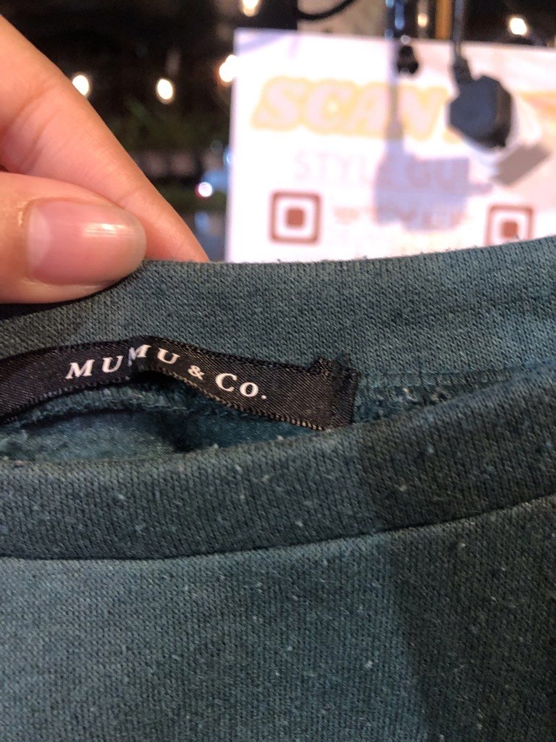MUMU & Co. Dark Green Sweatshirt (Category: Coats, Jackets and Outerwear) located in Cauayan City . Submitted by wholly.craaaft (Listing ID 1466191053, Image 2). Description: Green long-sleeve sweatshirt from MUMU & Co. Crew neck design with ribbed cuffs and hem. Solid color on the main body with contrasting darker side panels. Relaxed fit, easy to pull on for daily wear. Soft cotton blend material inside and out..