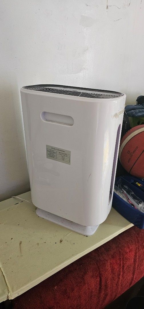 Negative Ion Air Purifier White (Category: Air Purifiers & Dehumidifiers) located in Manila. Submitted by anthonylee23810 (Listing ID 1466297610, Image 2). Description: Negative ion air purifier in white housing. Runs on 110V/220V with 35W/45W rated power. Weighs 4.5kg. Recommended for areas between 30 and 50 square meters. Top control panel includes buttons for On/Off, Timer, Mode, Anion, and Speed settings. Standard upright standing design with