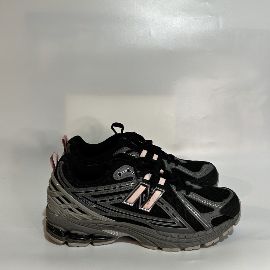 New balance 1906 R (Category: Sneakers) located in Iloilo. Submitted by shapatos_12 (Listing ID 1466321114, Image 1). Description: Size 11.