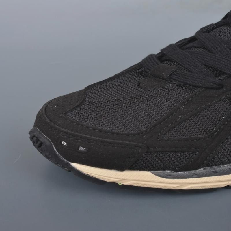 New Balance M1906系列 復古休閒老爹鞋 （分類：便服鞋）位於 Hong Kong。 由 viterosoba65881 提交（商品編號 1466289312，圖片 9）。簡介： 📌 熱門復古單品New Balance M1906系列老爹鞋，採用復古流線鞋型設計，穿搭百搭不踩雷，無論是日常通勤、行山逛街都舒適耐穿。✅ 齊全尺碼任選：36 / 36.5 / 37 / 38 / 38.5 / 39 / 40 / 40.5 / 41 / 42 / 42.5 / 43 / 44 / 45，男女都可以揀到合適的碼數。。