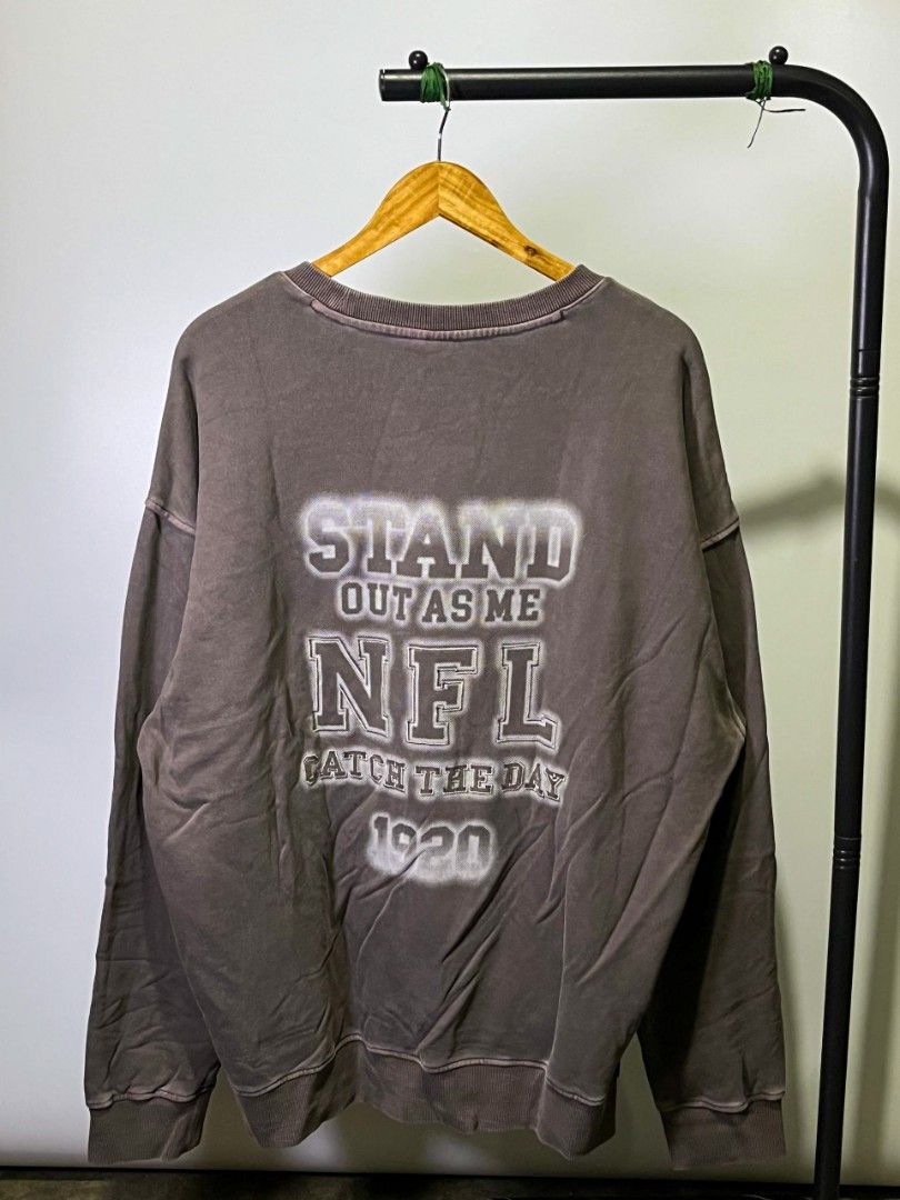 NFL STAND OUT AS ME SWEATSHIRT (Category: Tshirts & Polo Shirts ) located in Davao. Submitted by nmd.archives (Listing ID 1466187009, Image 1). Description: XL on tag 28 x 30.5 (fits 3XL) Color rate and condition: 9.5/10 Stone washed No issue.