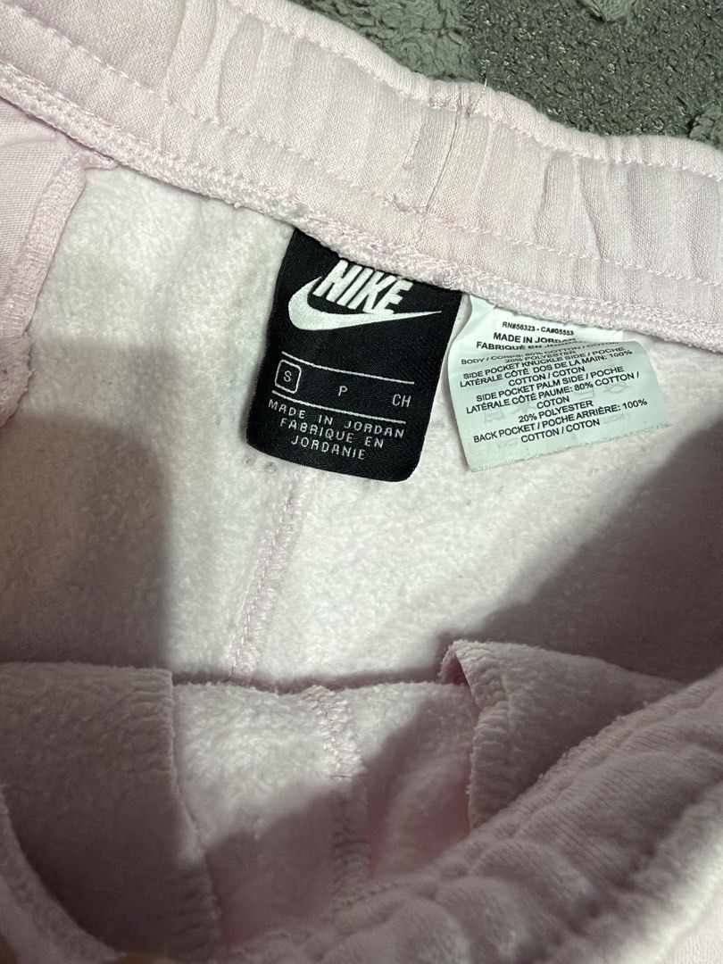 Nike - Pink Sweatshorts (Category: Shorts) located in Cavite. Submitted by commoncourtesy (Listing ID 1466218514, Image 2). Description: Size Small.