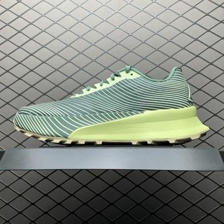 (Category: ) located in . Submitted by outlet.sneaker.shop (Listing ID 1466163667, Image 1). Description: .