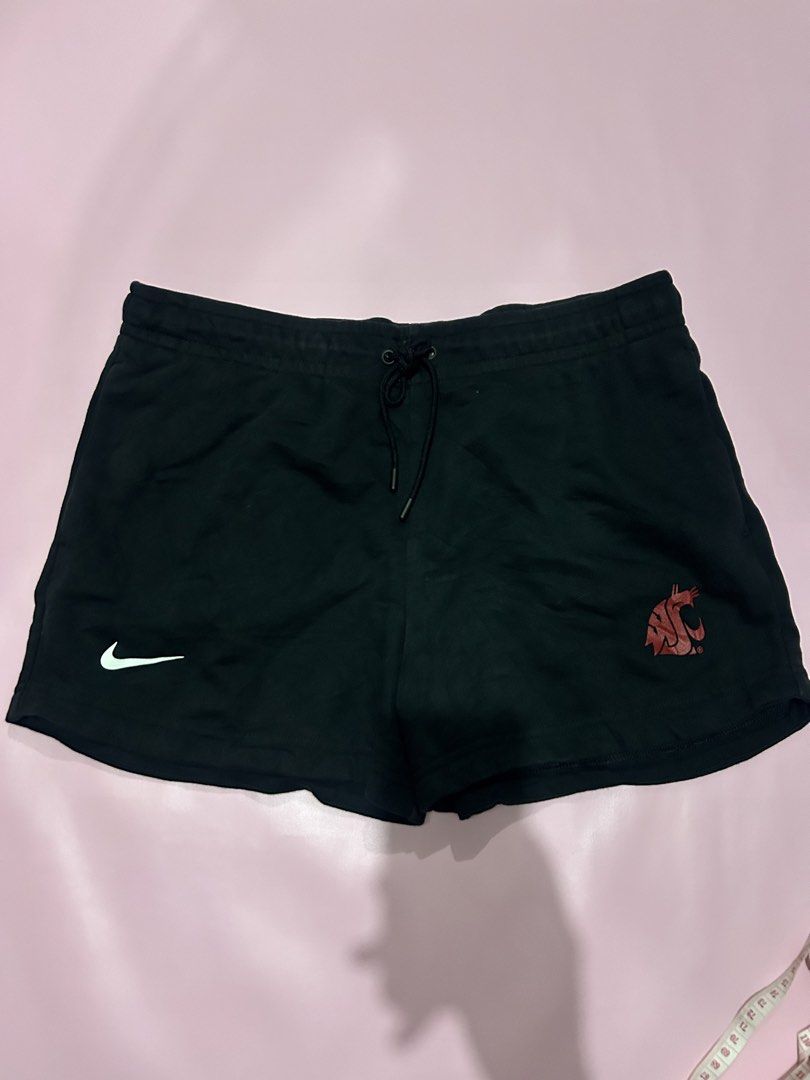 Nike Active Short (Category: Activewear) located in Manila. Submitted by chen_clybelles (Listing ID 1466302552, Image 1). Description: M on tag, fits to L.