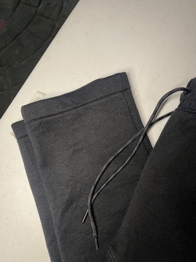 Nike Air Black Sweatpants Straight (Category: Joggers) located in Pasay City. Submitted by Oboyyy (Listing ID 1466192692, Image 2). Description: - Brand: Nike Air - Color: Black - Size: Large (L) - Fit: Comfortable, perfect for daily wear or lounging - Features: Elastic waistband with drawstring, convenient side pockets, and cuffed ankles - Branding: Nike Air logo printed on the left leg - Condition: Clean fabric, standard tags intact inside - Or