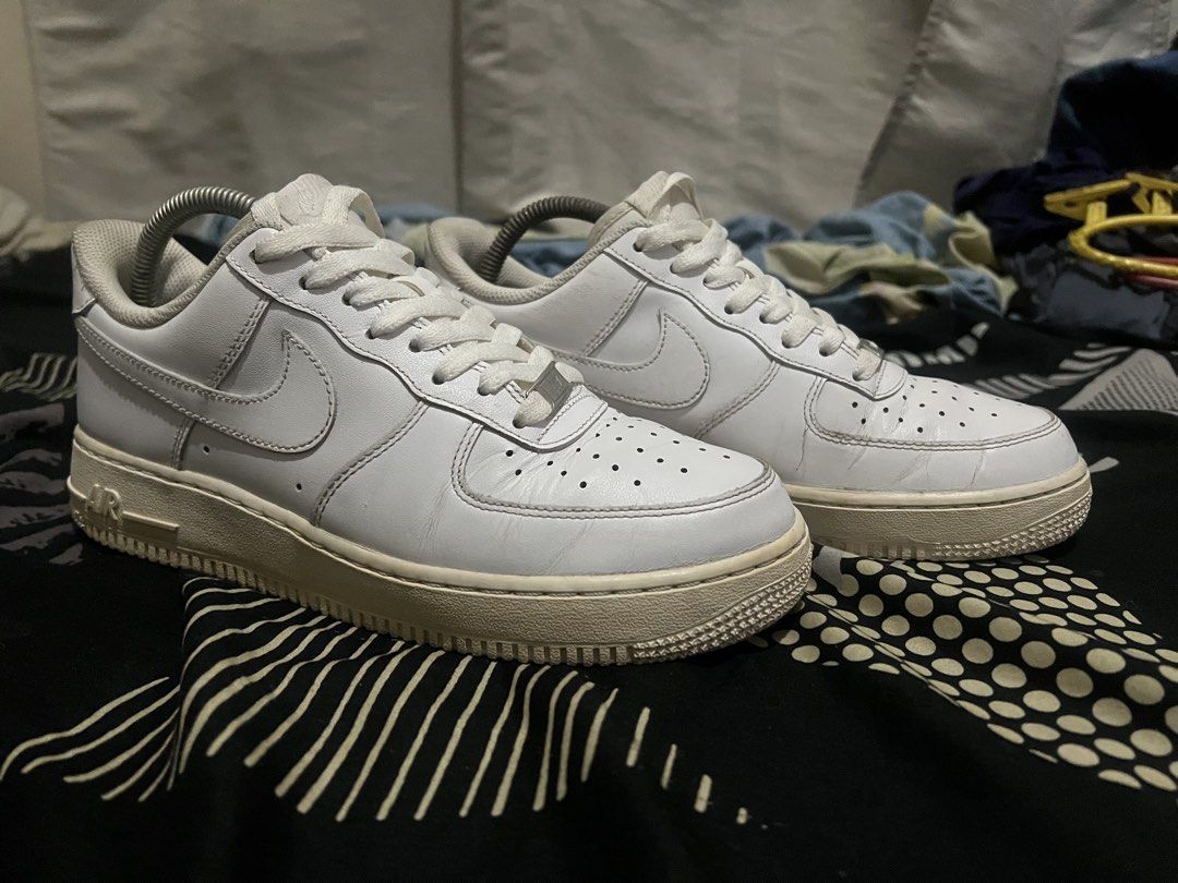 Nike Air Force 1 ‘07 Triple White (Category: Sneakers) located in Paranaque City. Submitted by ekkostarfall.12902 (Listing ID 1466325249, Image 2). Description: - Color: Triple White - Size: 7.5M US - well used - No Sole sep - 100% Original Nike - no box - includes shoe tree Issue/s: As seen on pictures. Creases on both sneakers, slightly worn out and lightly yellowed outsole MOP: Bank Transfer, Maya SF shouldered by buyer Parañaque.