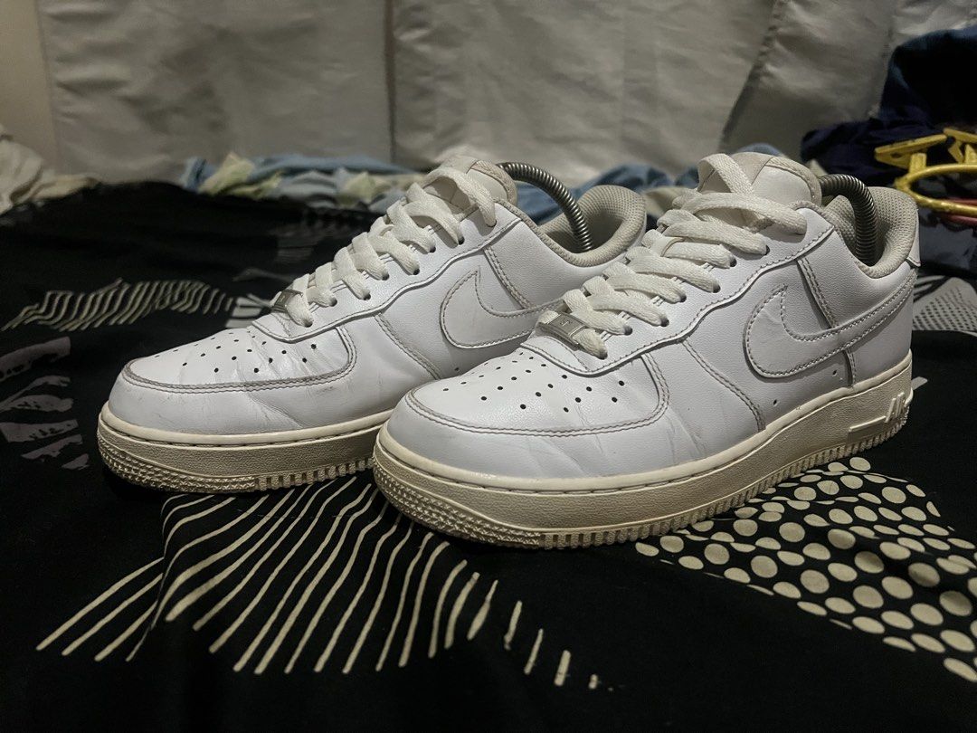 Nike Air Force 1 ‘07 Triple White (Category: Sneakers) located in Paranaque City. Submitted by ekkostarfall.12902 (Listing ID 1466325249, Image 3). Description: - Color: Triple White - Size: 7.5M US - well used - No Sole sep - 100% Original Nike - no box - includes shoe tree Issue/s: As seen on pictures. Creases on both sneakers, slightly worn out and lightly yellowed outsole MOP: Bank Transfer, Maya SF shouldered by buyer Parañaque.