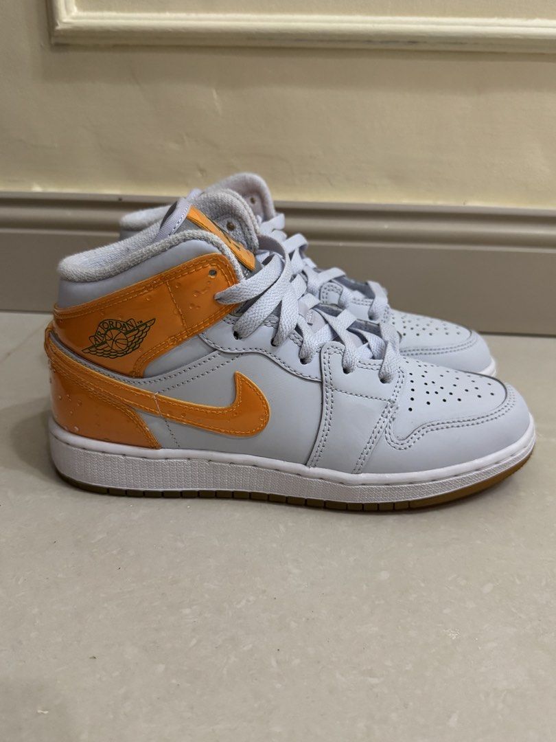 Nike Air Jordan 1 Mid (authentic) (Category: Sneakers) located in Antipolo. Submitted by random_it3ms (Listing ID 1466188464, Image 3). Description: Used less than 5 times Like New No Box 2300 only Size: US: 4.5Y UK: 36.5 CM: 23.5cm.