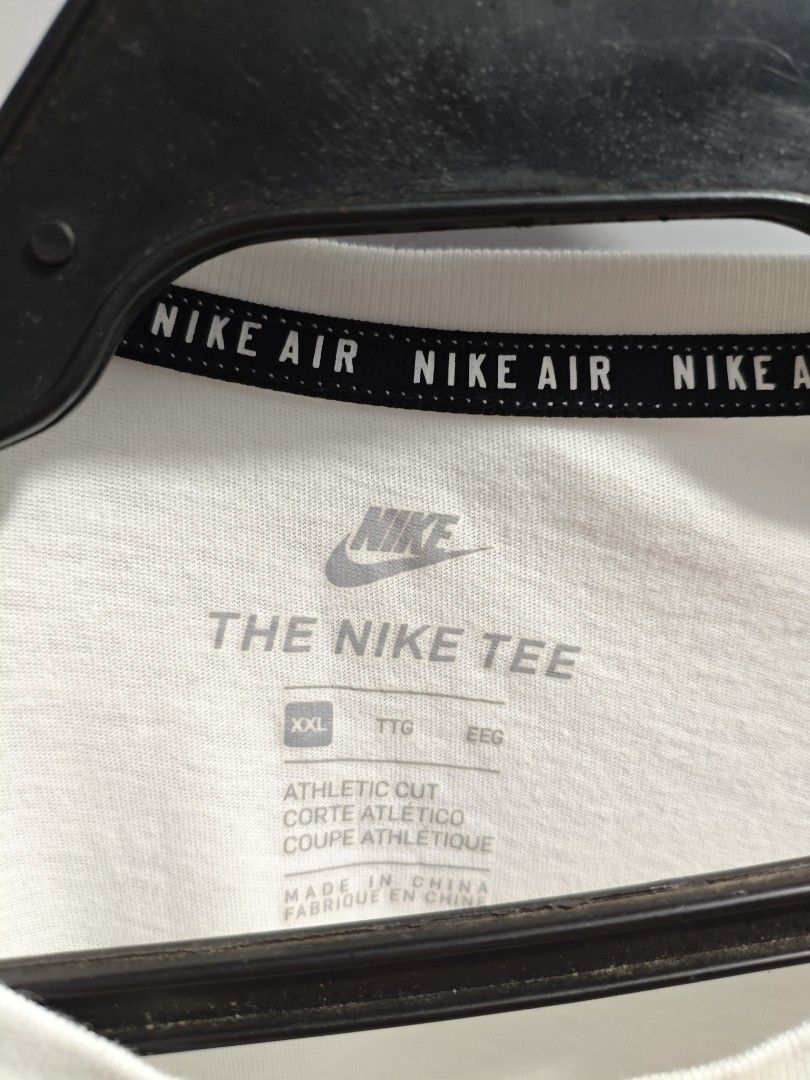 Nike Air White Classic Men Tshirt (Category: Tshirts & Polo Shirts ) located in Baguio. Submitted by jayjay_apparel01 (Listing ID 1466206307, Image 2). Description: Nike Air White Classic Men Tshirt Color Rate 9.8/10 Like New Complete Tags Cotton Tela Machine Washed Size XL Dimes 22 Width 28 Length Price P480.
