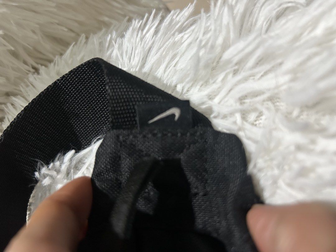Nike Belt Bag (Category: Belt bags, Clutches and Pouches) located in Pasig City. Submitted by minminreyn (Listing ID 1466184111, Image 2). Description: Nike Beltbag No punit no butas no tastas What you see is what you get Cavite Jnt sf: 55 pesos Lalamove ikaw po ang magbook.