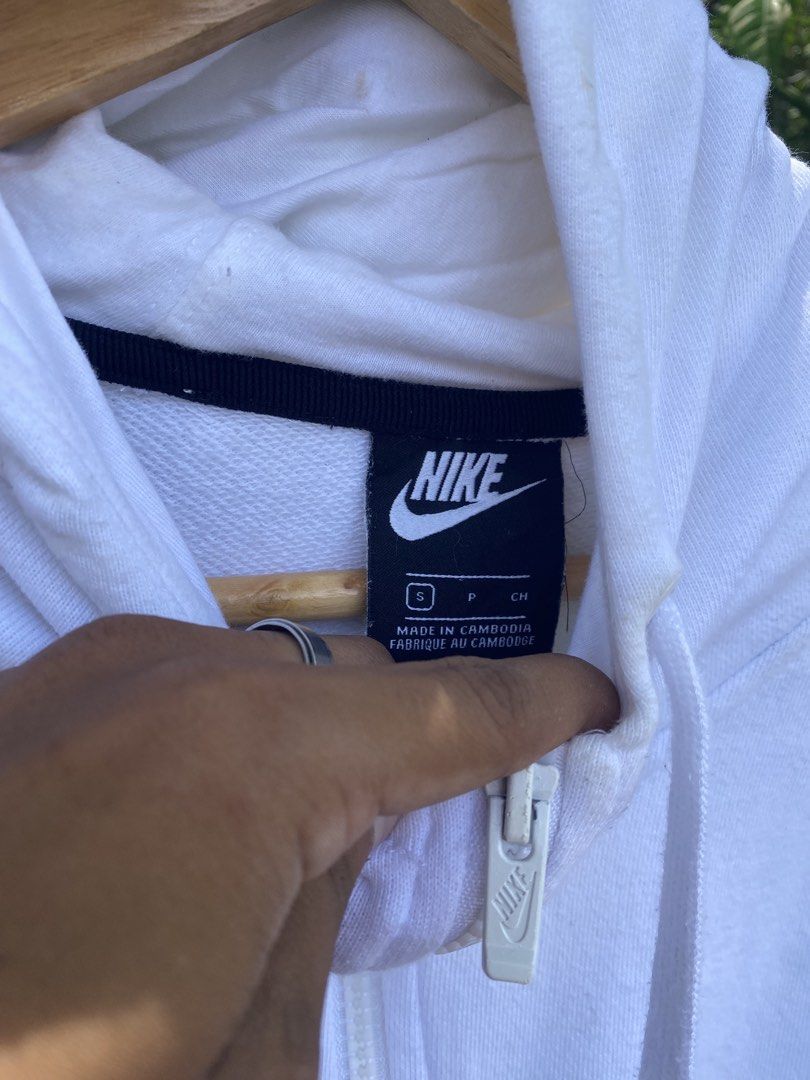 Nike big swoosh (Category: Coats, Jackets and Outerwear) located in Mawab. Submitted by carou28362 (Listing ID 1466291108, Image 2). Description: Washable last pic Davao de oro loc.
