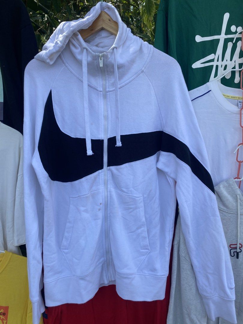 Nike big swoosh (Category: Coats, Jackets and Outerwear) located in Mawab. Submitted by carou28362 (Listing ID 1466291108, Image 1). Description: Washable last pic Davao de oro loc.