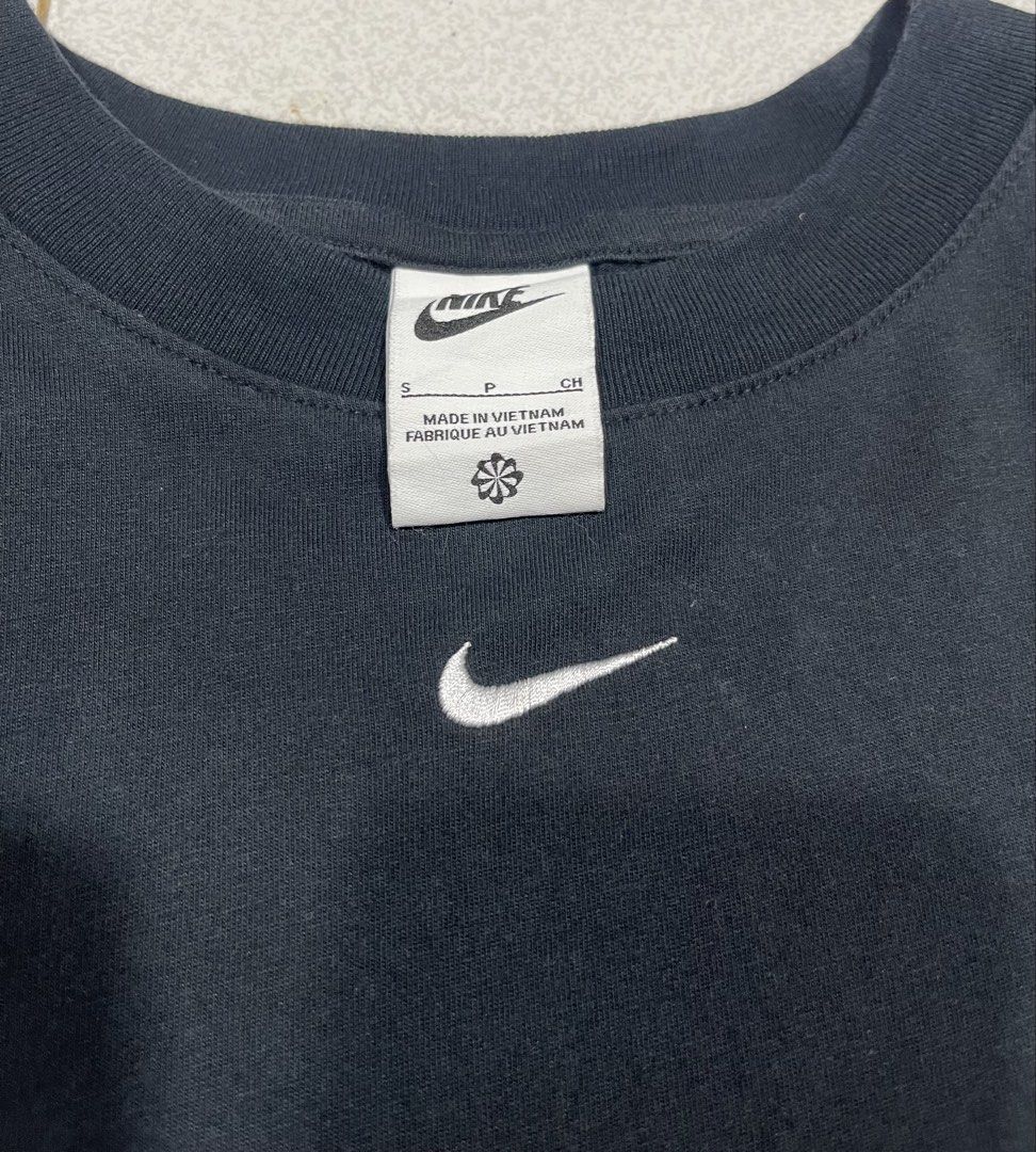 Nike Black Dress (Category: Dresses) located in Mandaue City. Submitted by MJ_80 (Listing ID 1466272580, Image 3). Description: Nike Black Sportswear Dress Tshirt Small Dimes: 18 X 33 See photos for measurements Color rate & Condition: 9.8/10 Price: 450.