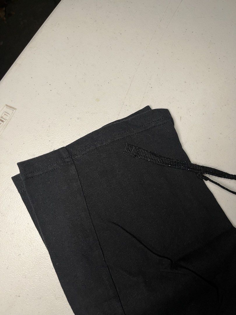 Nike Black Sweatpants Size M (Category: Joggers) located in Pasay City. Submitted by Oboyyy (Listing ID 1466192994, Image 3). Description: - Brand: Nike - Color: Black - Size: Medium - Fit: Standard fit - Material: Comfortable cotton blend - Features: Elastic waistband with adjustable drawstring, side pockets, and embroidered Nike logo - Condition: Brand new - Ideal for: Everyday loungewear, workouts, and casual errands 1200 aspack .