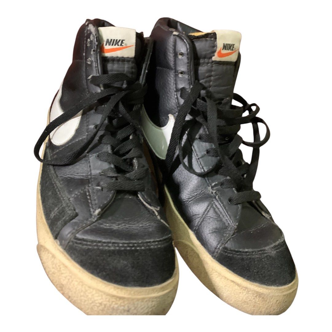 Nike Blazer Mid 77 26.5cm (Category: Casual Shoes) located in Rizal. Submitted by vintajanel16413 (Listing ID 1466156729, Image 1). Description: Black and white Nike Blazer Mid 77 sneakers. Leather upper with suede overlays at the toe. White swoosh and white rubber soles showing yellowing and wear. Black laces included. Flaking and wear around the collar and top eyelets. Back heel panels display cracking on the Nike text print. Need wash! 26.5cm 